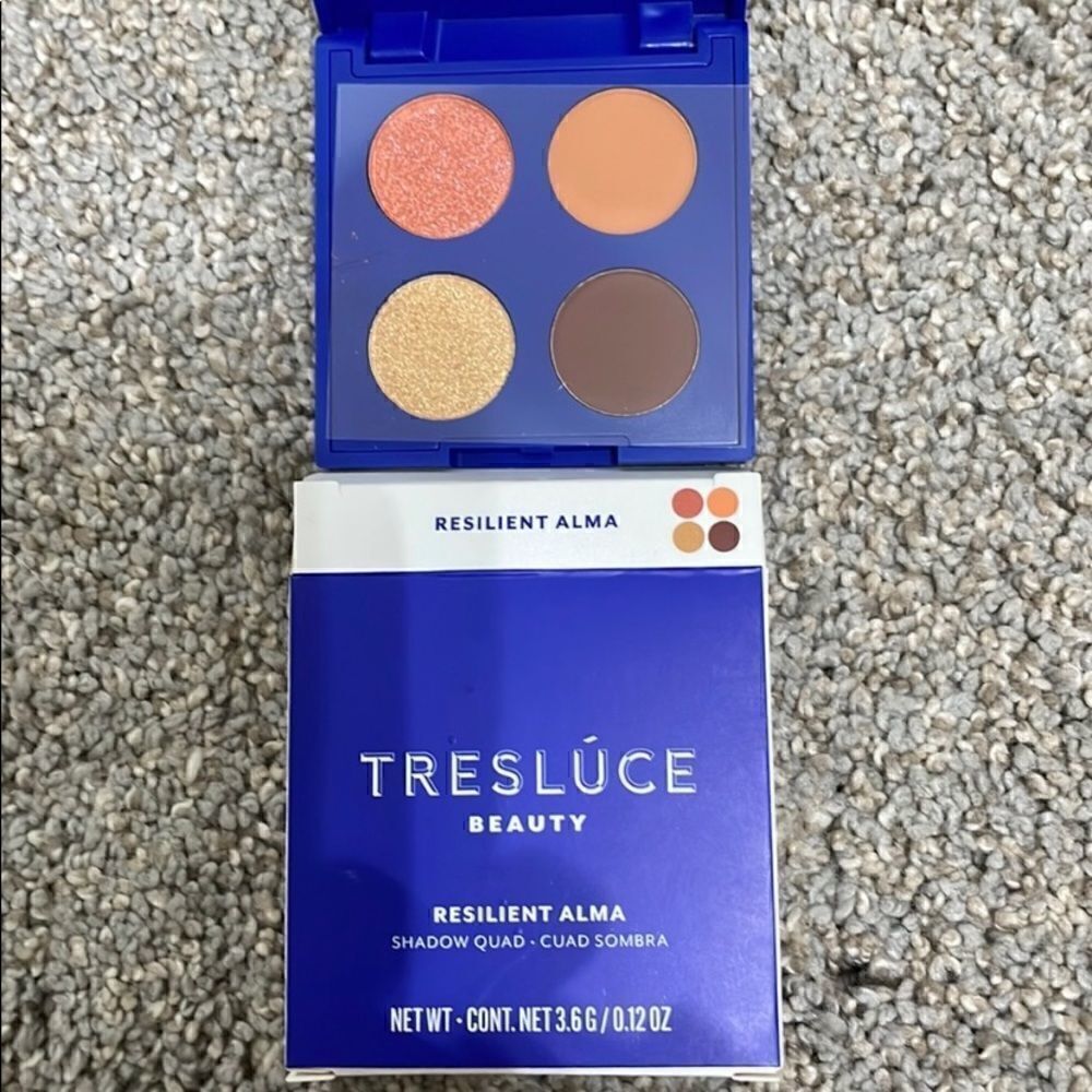 NWT tresluce eyeshadow palette